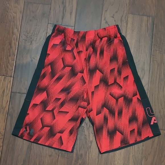 Under Armour boy's red and black athletic shorts size XL - Picture 1 of 5